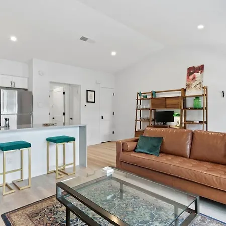 Insta-Ready Apartment In Barton Hills W King Bed